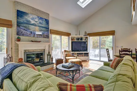 $1,395,000 | 15 Wheelock Walk, East Hampton, NY 11937