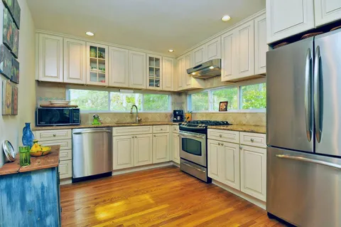 $1,395,000 | 15 Wheelock Walk, East Hampton, NY 11937