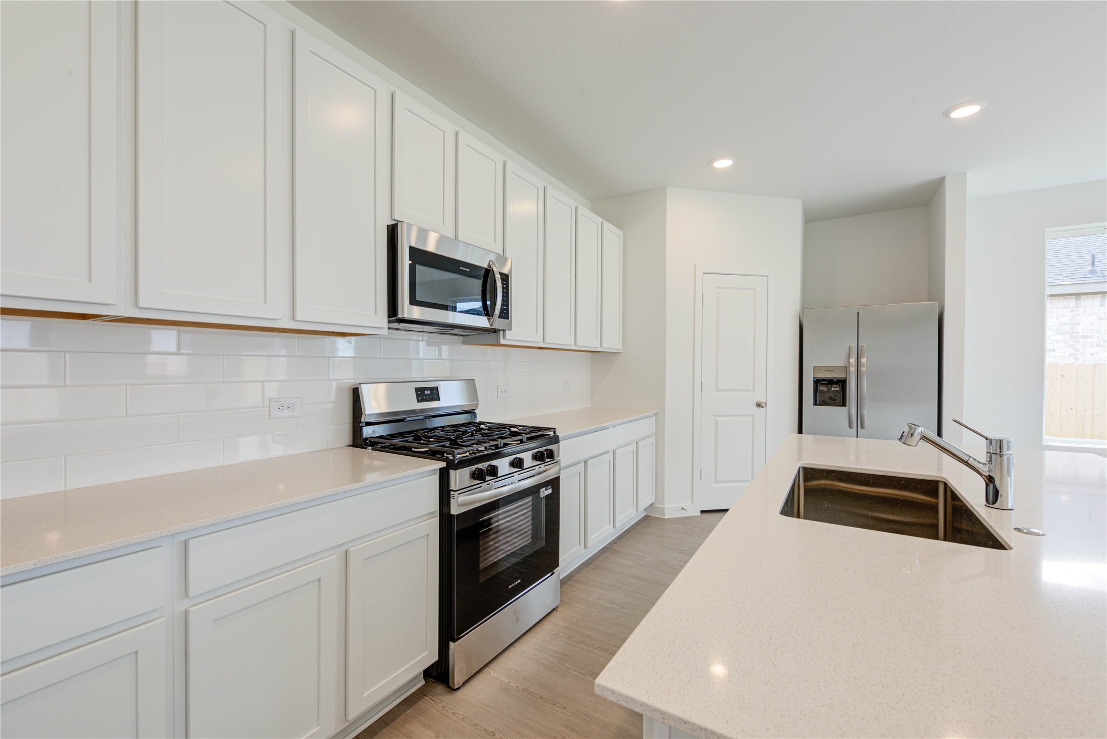 400 Robin Court Angleton, TX 77515 - Photo 14 of 20