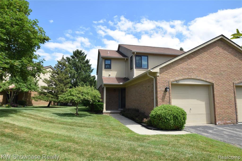 563 Tennyson Rochester Hills, MI 48307 - Photo 5 of 36