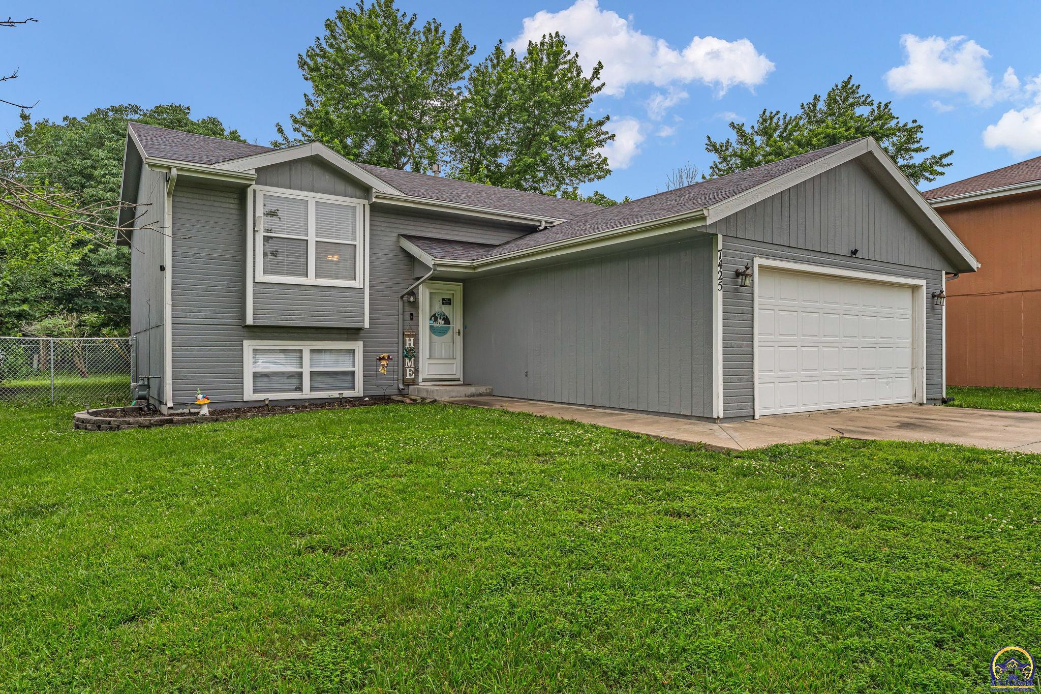 7425 Southwest 27th Street Topeka, KS 66614 - Photo 2 of 25