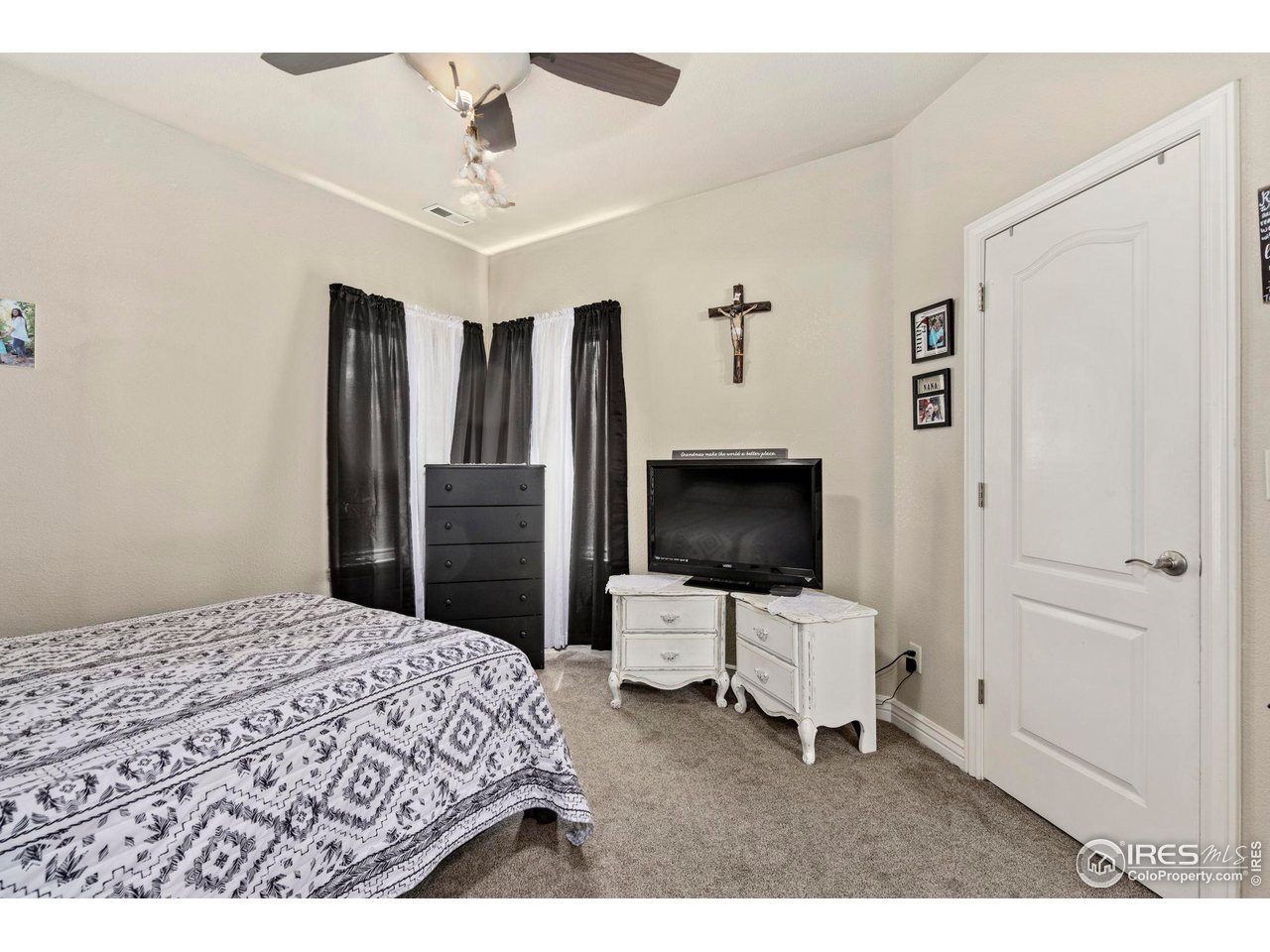 7702 Plateau Road Greeley, CO 80634 - Photo 22 of 40 Large 4th Bedroom with Walk In Closet & Jack & Jill Full Bathroom