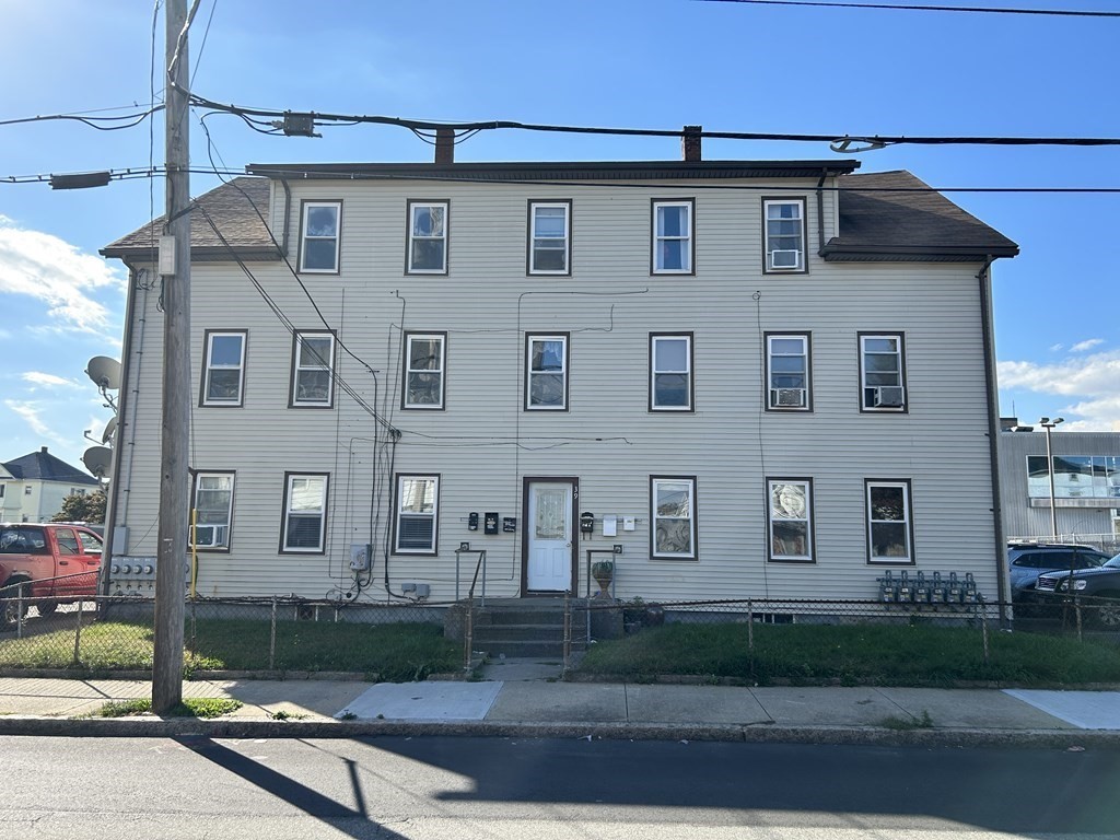 39 Quarry Street Fall River, MA 02723 - Photo 1 of 7 Gallery Image 1