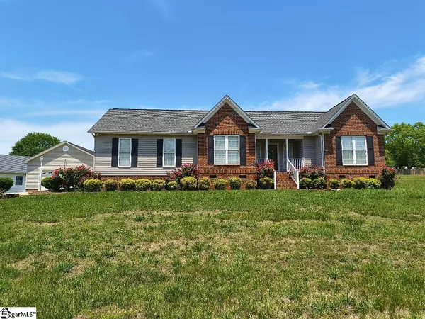 $415,000 | 124 Brooke Lee Circle, Taylors, SC 29687