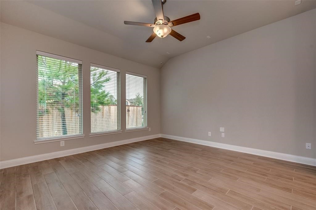 4 Centennial Ridge Place Magnolia, TX 77354 - Photo 5 of 26