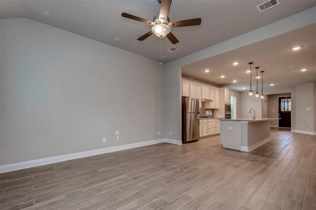 4 Centennial Ridge Place Magnolia, TX 77354 - Photo 7 of 26