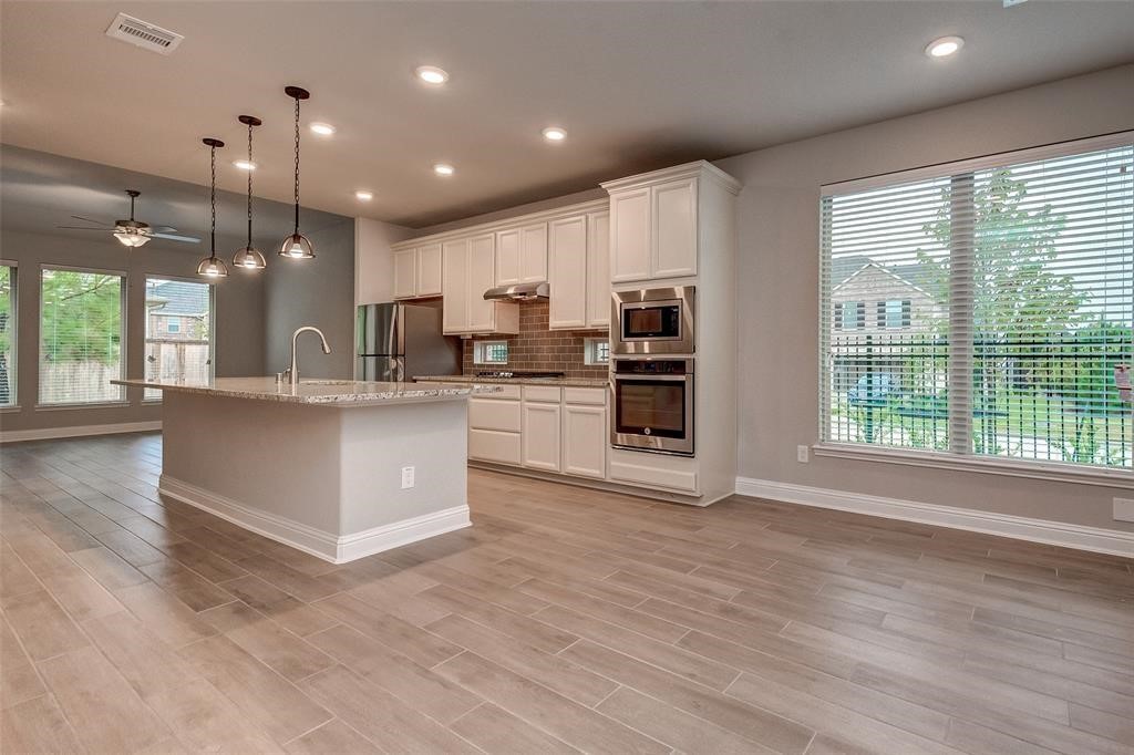 4 Centennial Ridge Place Magnolia, TX 77354 - Photo 8 of 26