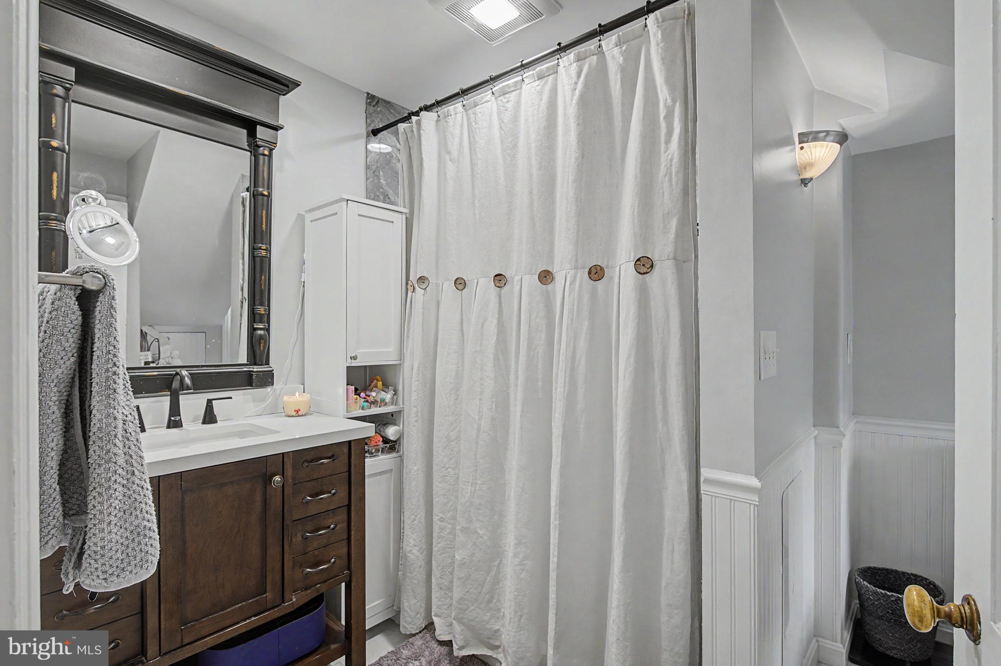 4900 Threadneedle Road Wilmington, DE 19807 - Photo 35 of 49 Primary en-suite