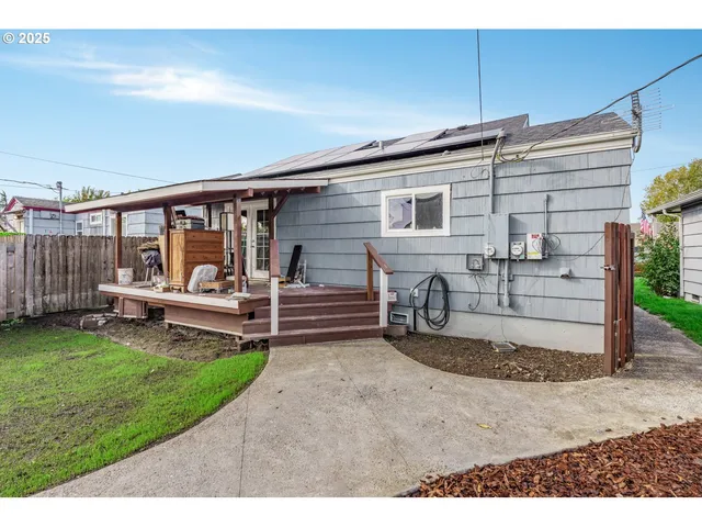 a view of a house with backyard and porch