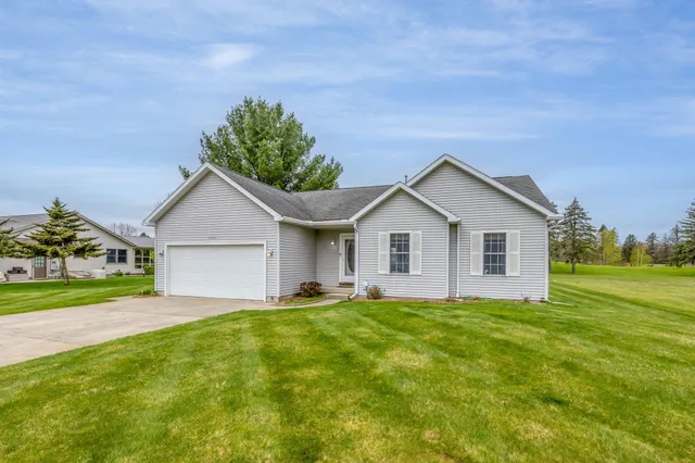 $299,900 | 7515 Ryans Run, Stanwood, MI 49346