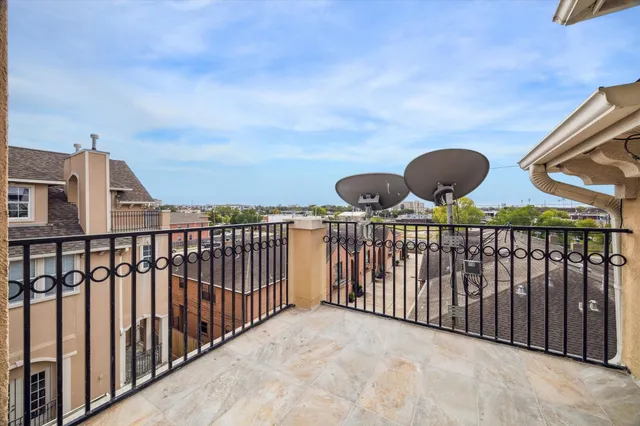 $3,300 | 5629 Dolores Street, Unit B, Houston, TX 77057