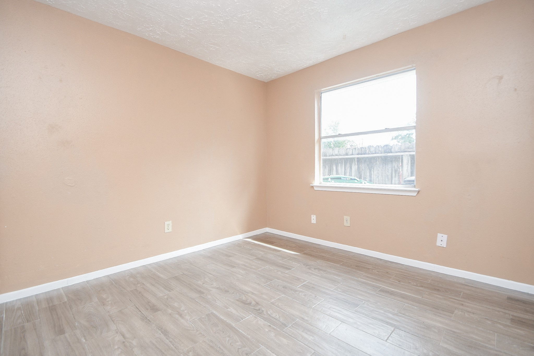 5411 Regal Ridge Lane Houston, TX 77053 - Photo 15 of 20 an empty room with wooden floor and windows
