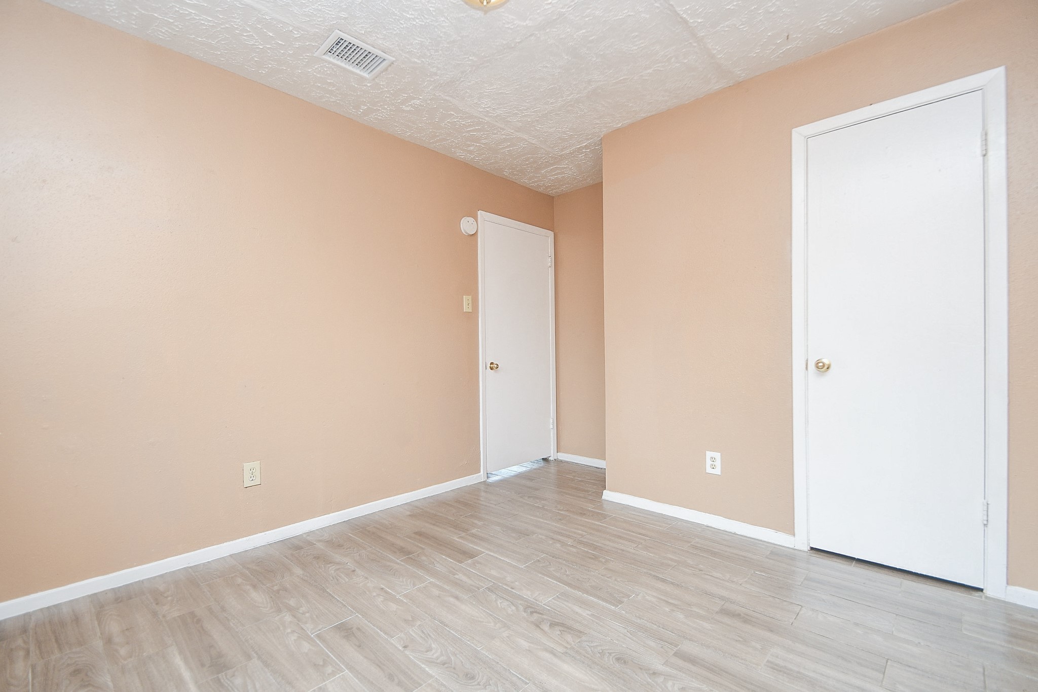 5411 Regal Ridge Lane Houston, TX 77053 - Photo 17 of 20 an empty room with wooden floor