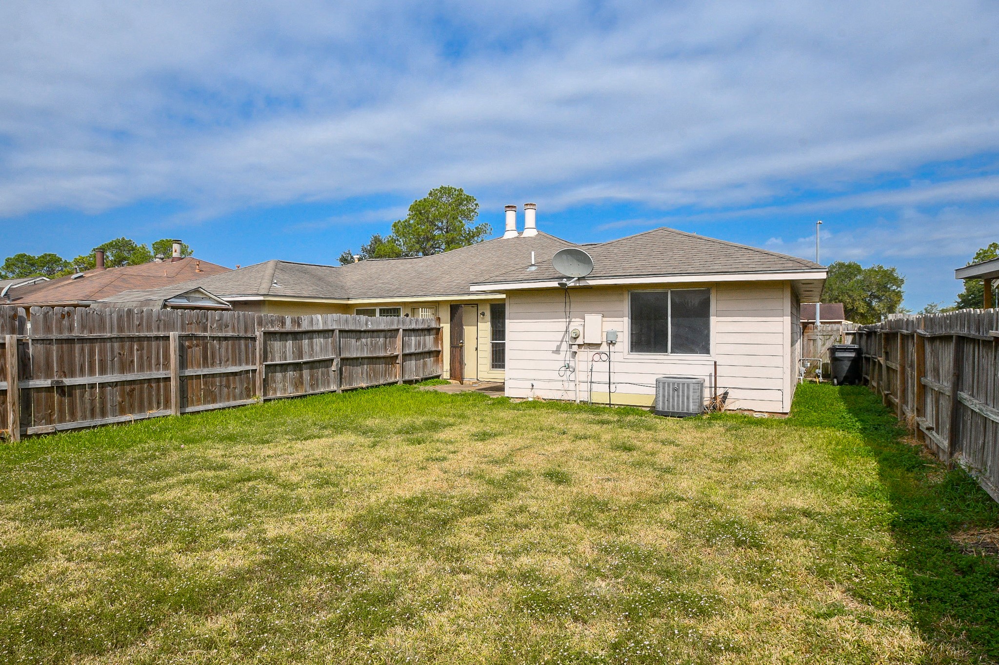 5411 Regal Ridge Lane Houston, TX 77053 - Photo 20 of 20 a front view of a house with a garden