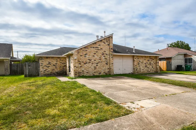 a view of a house with a yard and garage