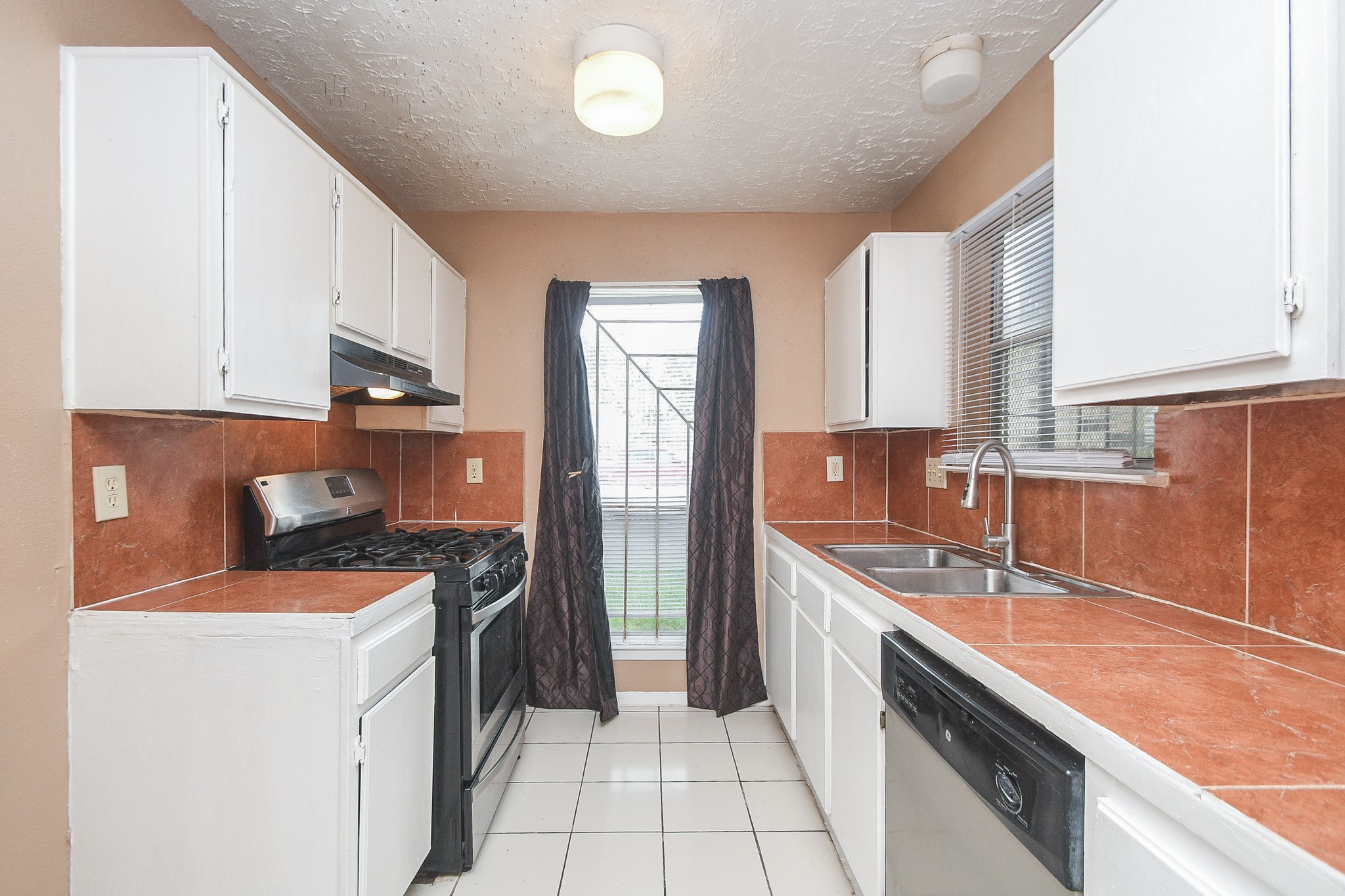5411 Regal Ridge Lane Houston, TX 77053 - Photo 8 of 20 a kitchen with a sink stove top oven and cabinets