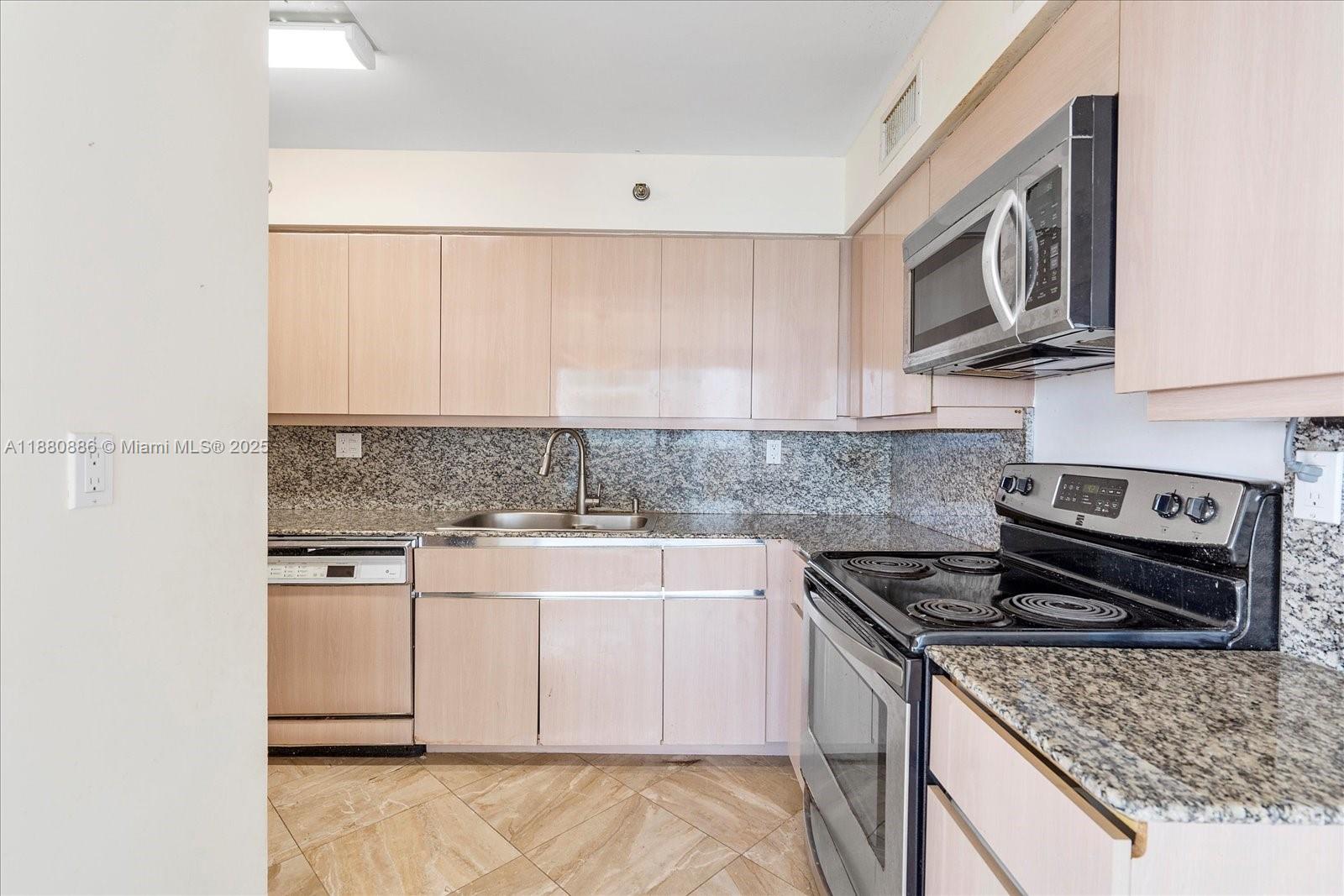 5757 Collins Avenue, Unit 2106 Miami Beach, FL 33140 - Photo 17 of 45