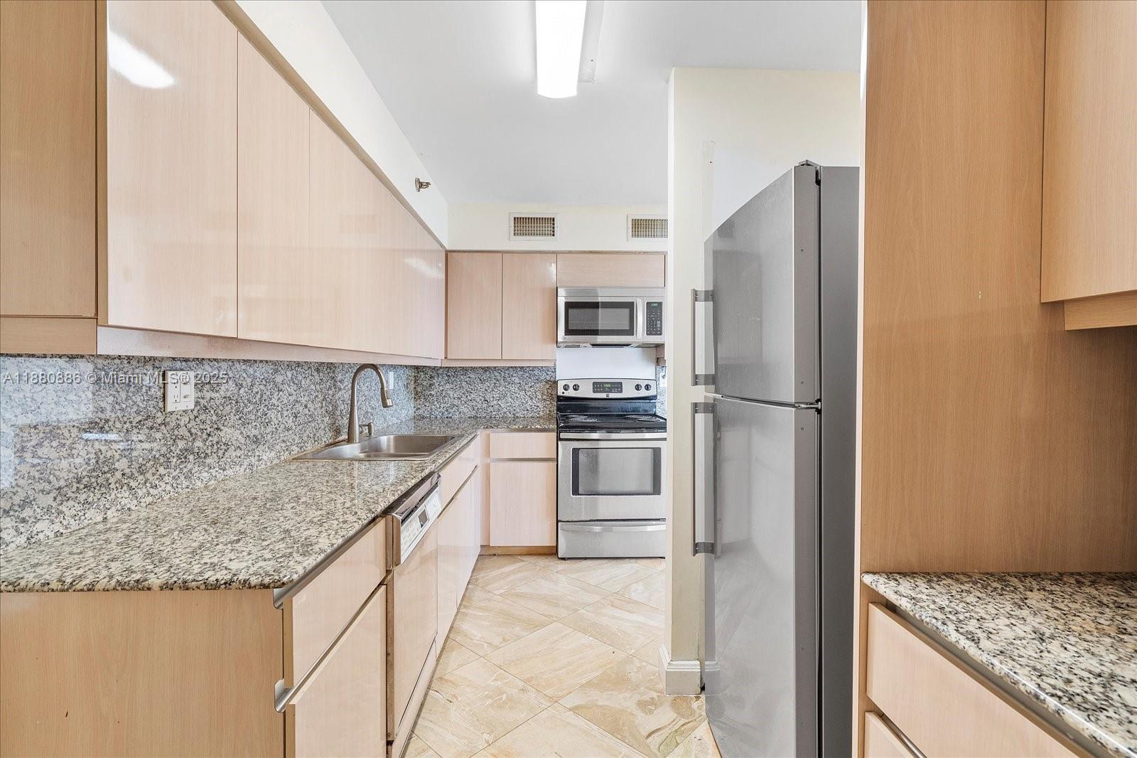 5757 Collins Avenue, Unit 2106 Miami Beach, FL 33140 - Photo 19 of 45