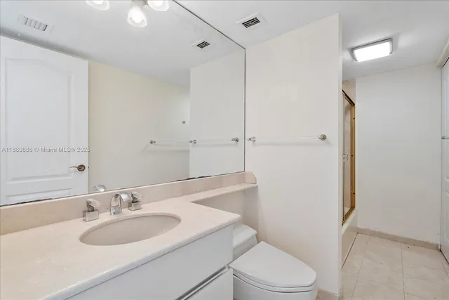 $7,000 | 5757 Collins Avenue, Unit 2106, Miami Beach, FL 33140