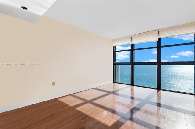 $7,000 | 5757 Collins Avenue, Unit 2106, Miami Beach, FL 33140