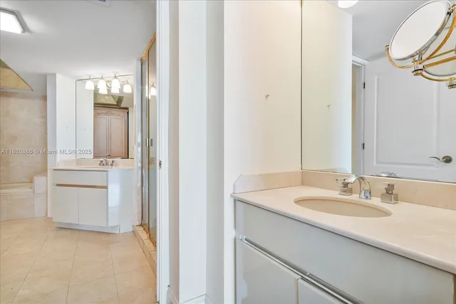 $7,000 | 5757 Collins Avenue, Unit 2106, Miami Beach, FL 33140