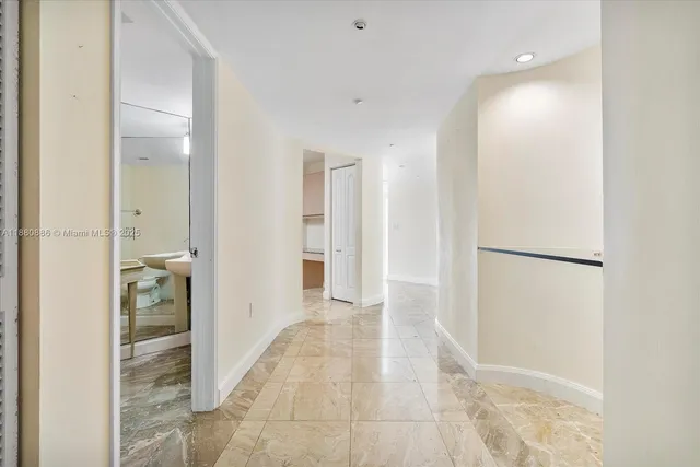 $7,000 | 5757 Collins Avenue, Unit 2106, Miami Beach, FL 33140