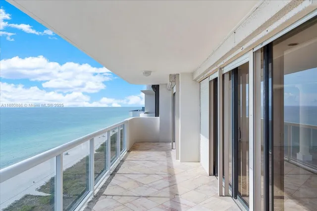 $7,000 | 5757 Collins Avenue, Unit 2106, Miami Beach, FL 33140