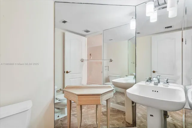 $7,000 | 5757 Collins Avenue, Unit 2106, Miami Beach, FL 33140