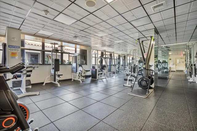 $7,000 | 5757 Collins Avenue, Unit 2106, Miami Beach, FL 33140