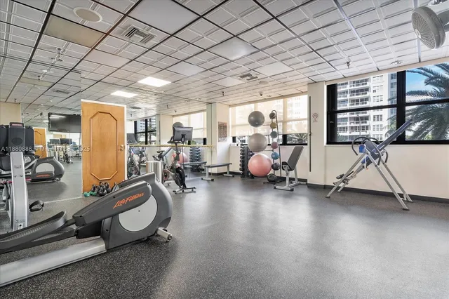 $7,000 | 5757 Collins Avenue, Unit 2106, Miami Beach, FL 33140