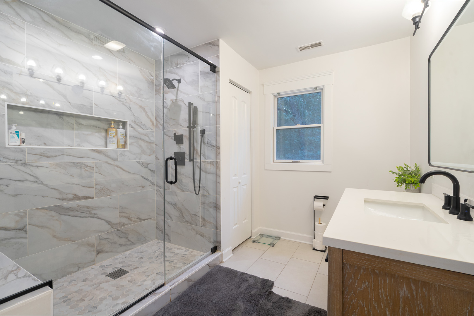 5705 Timber Lane West Monee, IL 60449 - Photo 17 of 52 a bathroom with a sink a toilet and shower