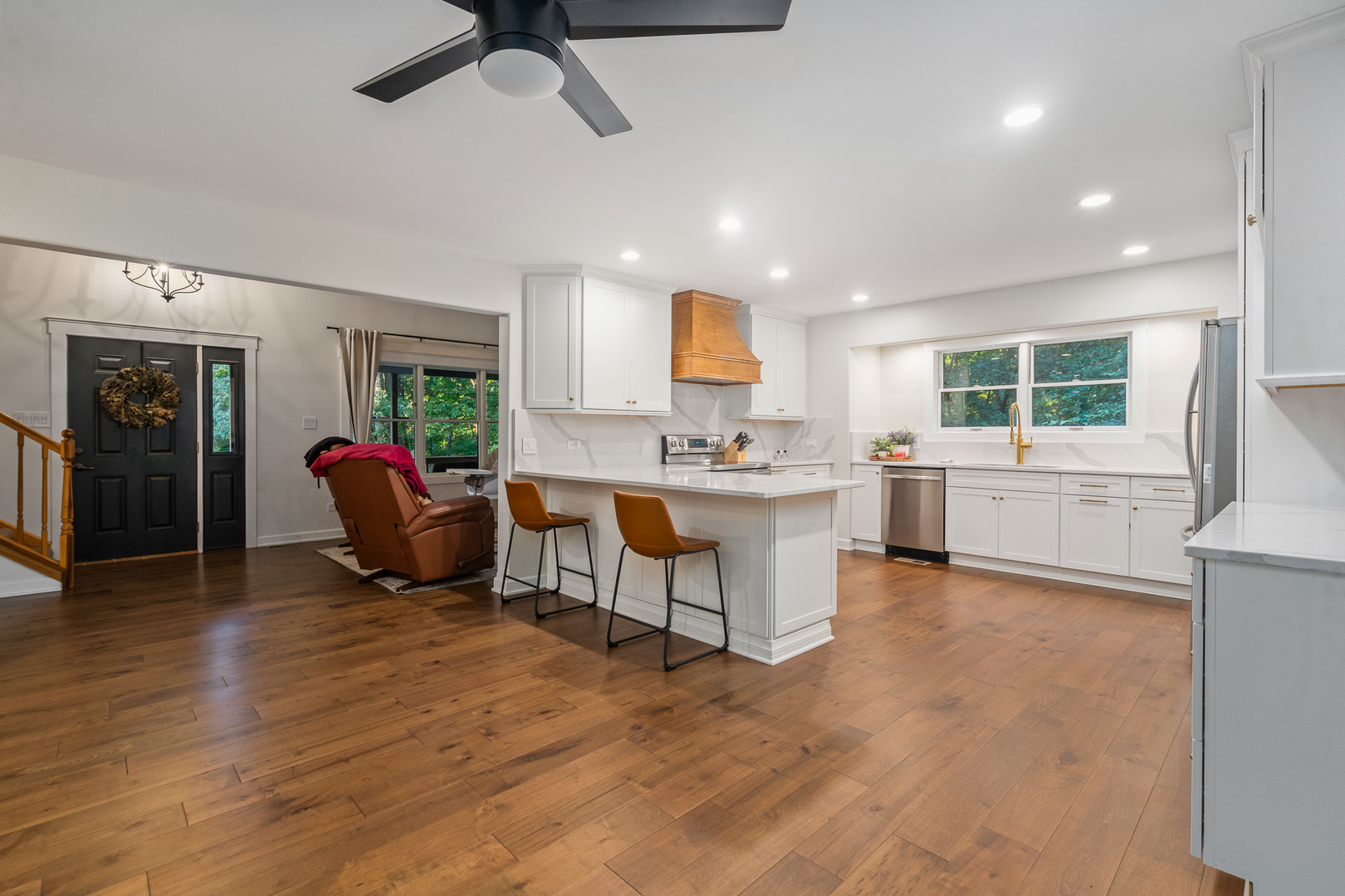 5705 Timber Lane West Monee, IL 60449 - Photo 5 of 52 a living room with furniture and kitchen view