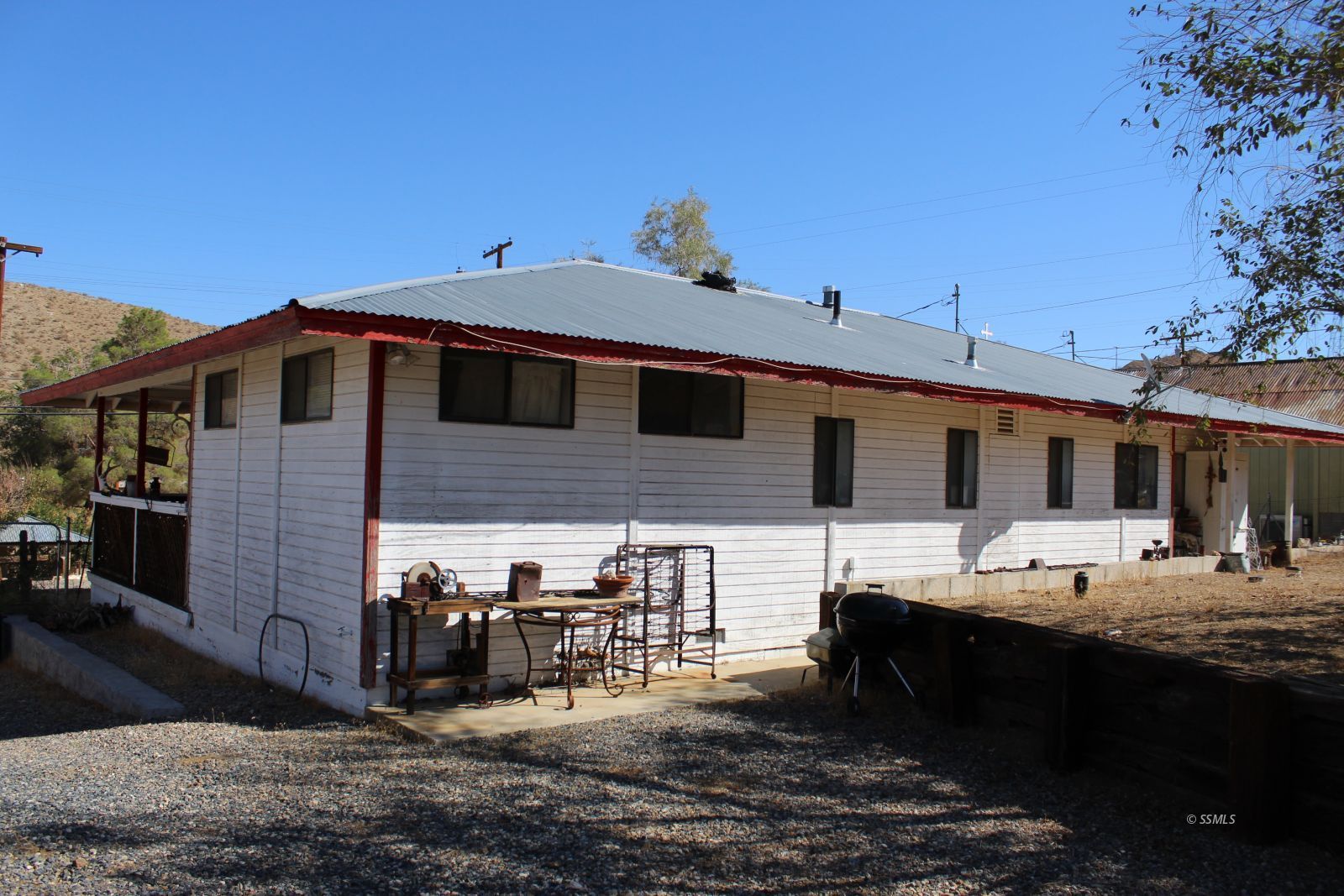 26862 Butte Avenue Randsburg, CA 93554 - Photo 18 of 25 a view of a house with a patio