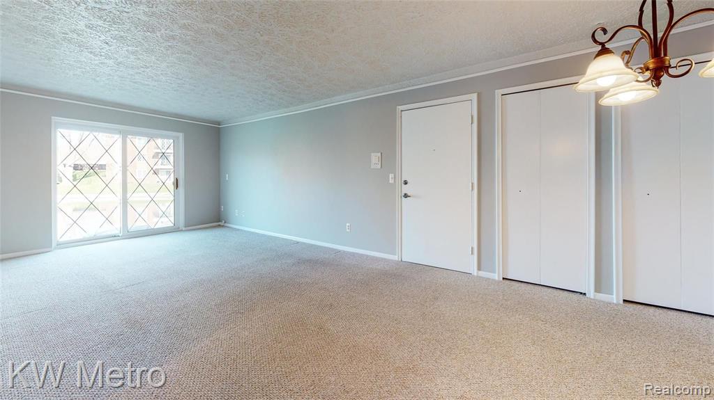 54781 Shelby Road, Unit 80 Utica, MI 48316 - Photo 3 of 9