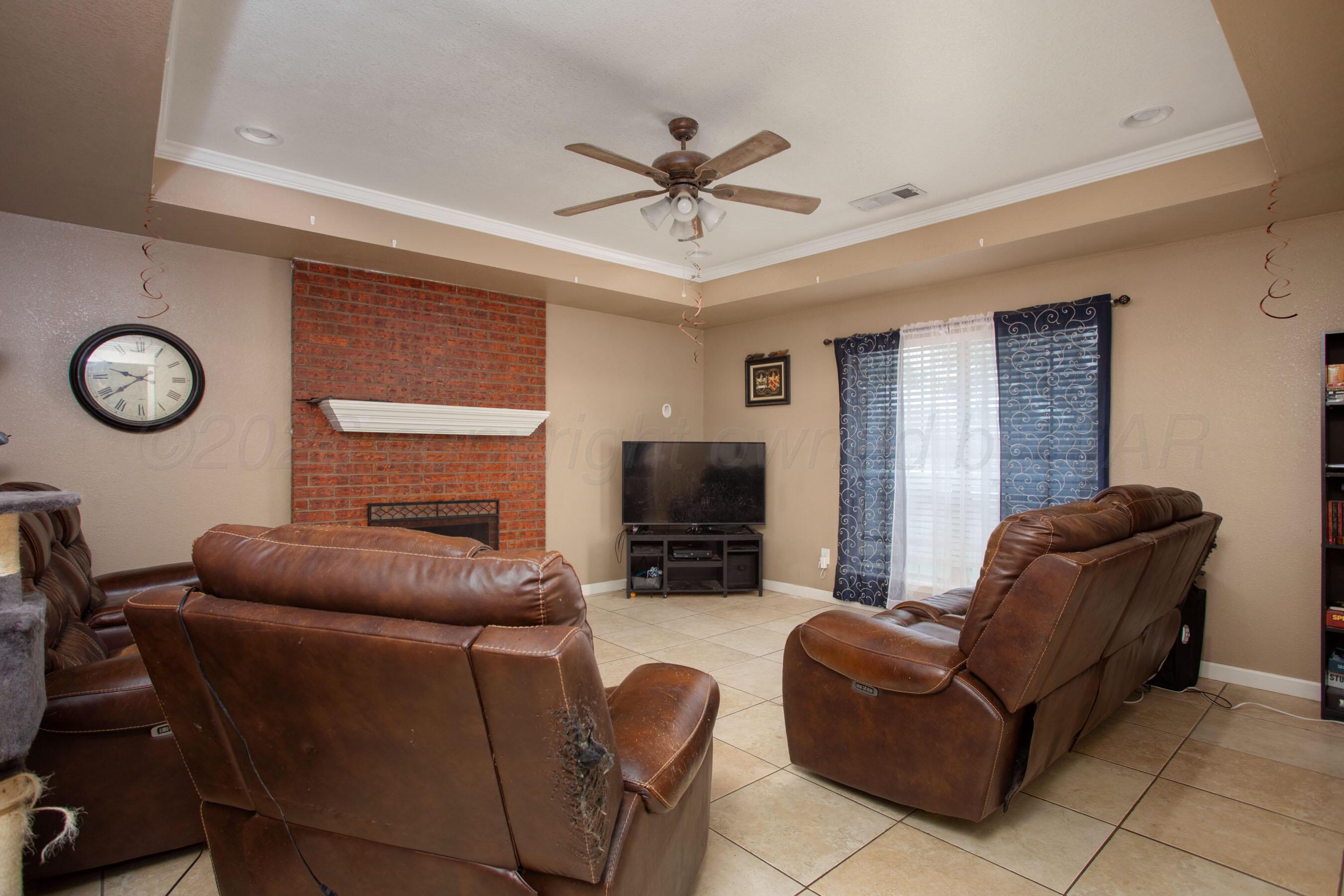 2113 Southwest 59th Avenue Amarillo, TX 79118 - Photo 3 of 24 Living Room Main