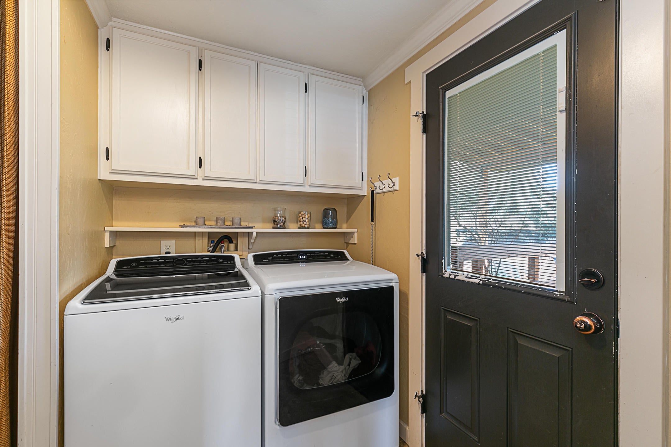64281 Deschutes Market Road Bend, OR 97701 - Photo 21 of 43 Laundry Room