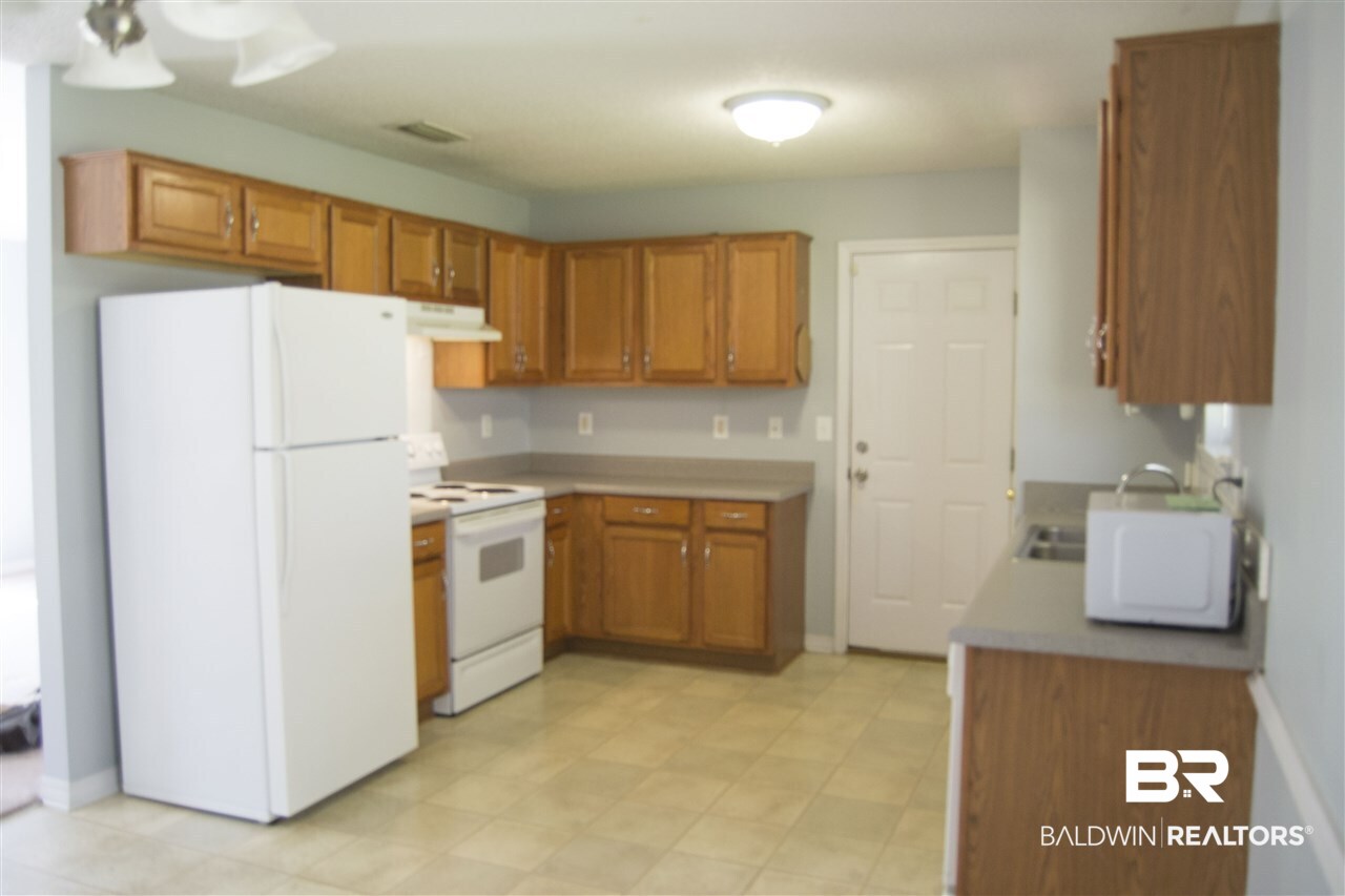 411 Hamilton Boulevard Foley, AL 36535 - Photo 30 of 34