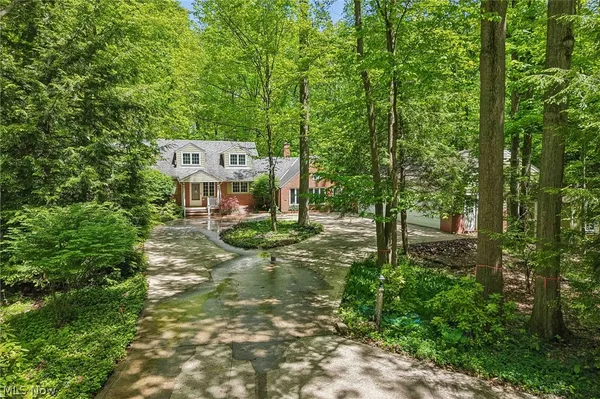 $624,500 | 45 Sterncrest Drive, Moreland Hills, OH 44022