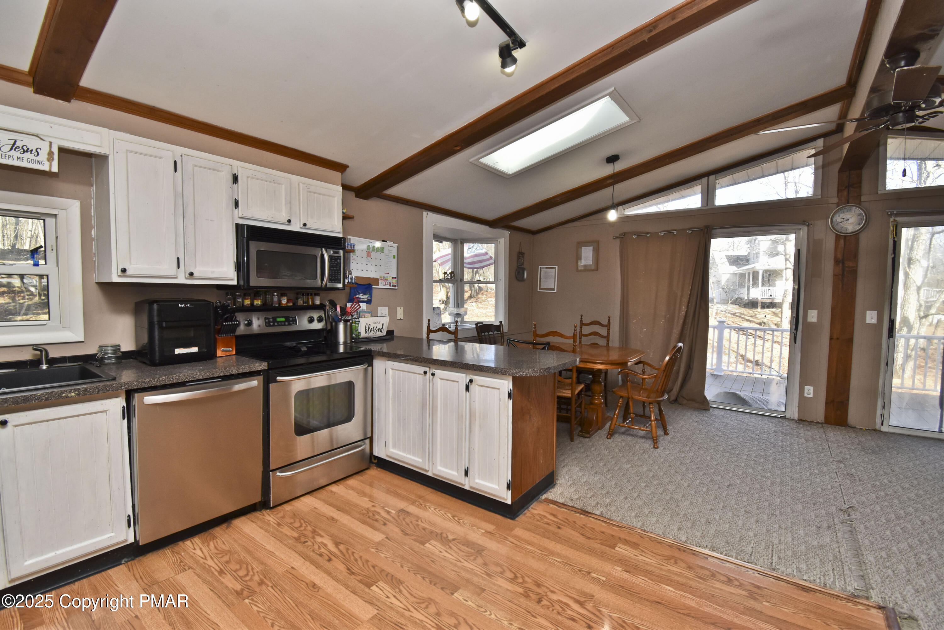 154 Hummingbird Trail Bushkill, PA 18324 - Photo 11 of 33 4 Kitchen (4)