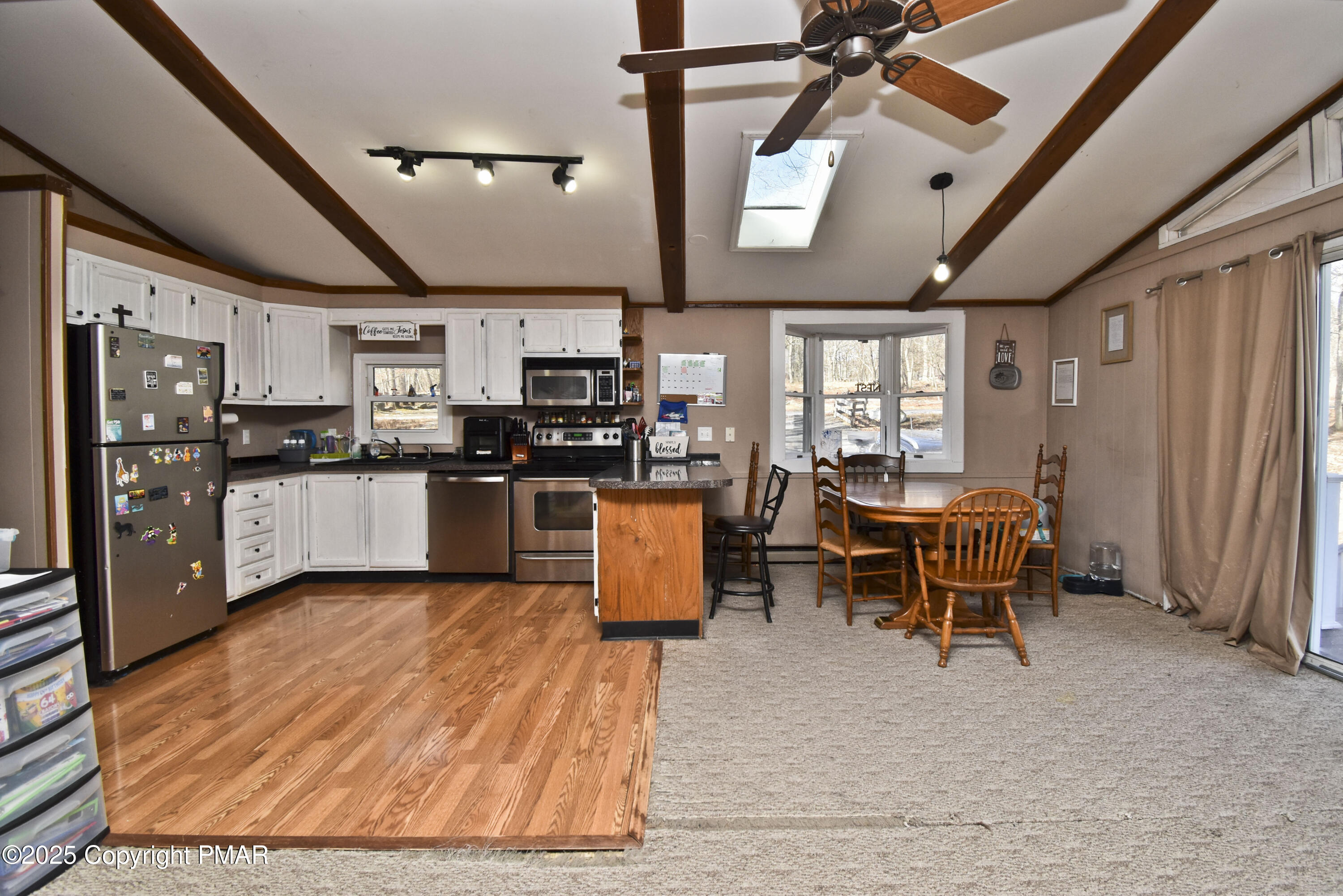 154 Hummingbird Trail Bushkill, PA 18324 - Photo 6 of 33 3 Dining (3)