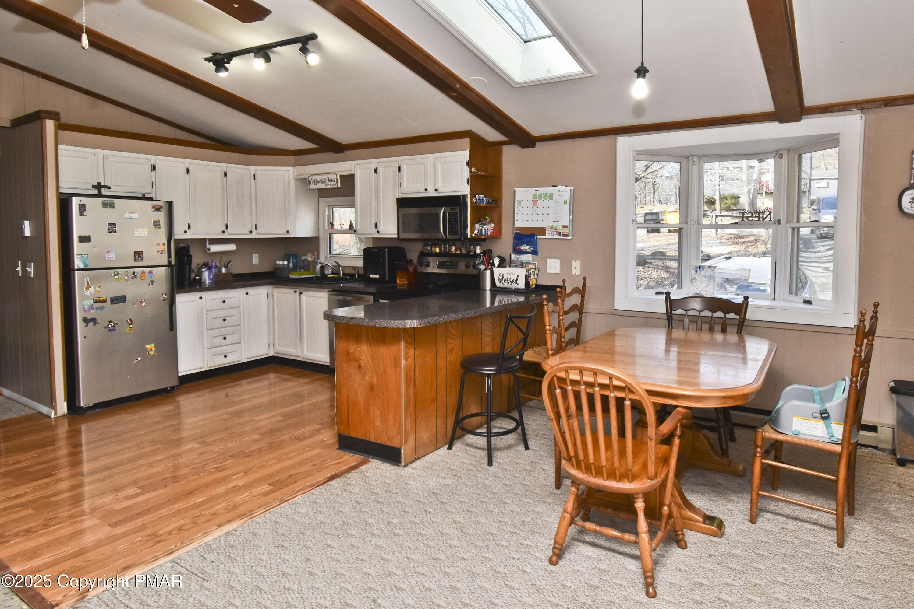 154 Hummingbird Trail Bushkill, PA 18324 - Photo 7 of 33 3 Dining (2)