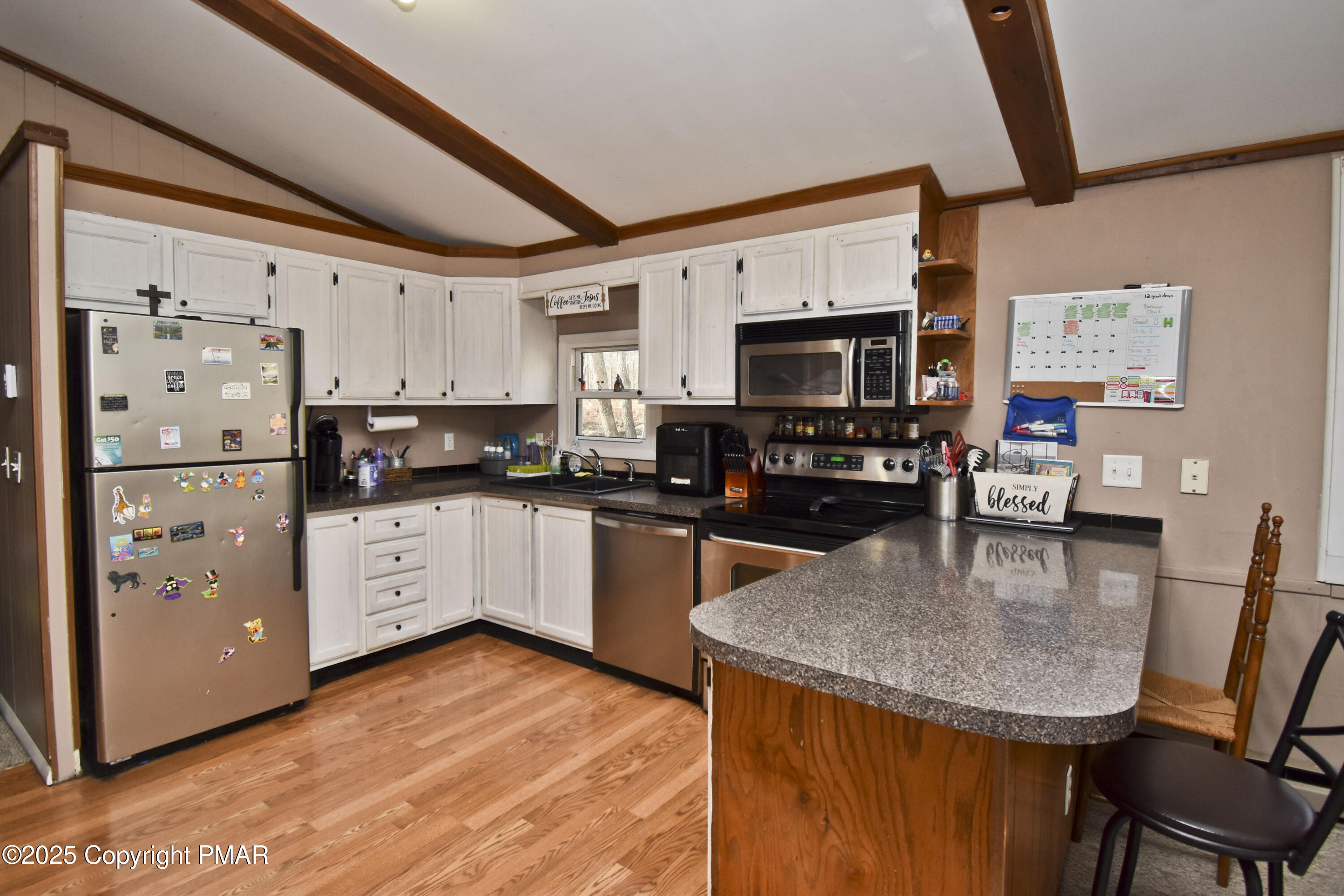 154 Hummingbird Trail Bushkill, PA 18324 - Photo 8 of 33 4 Kitchen (2)