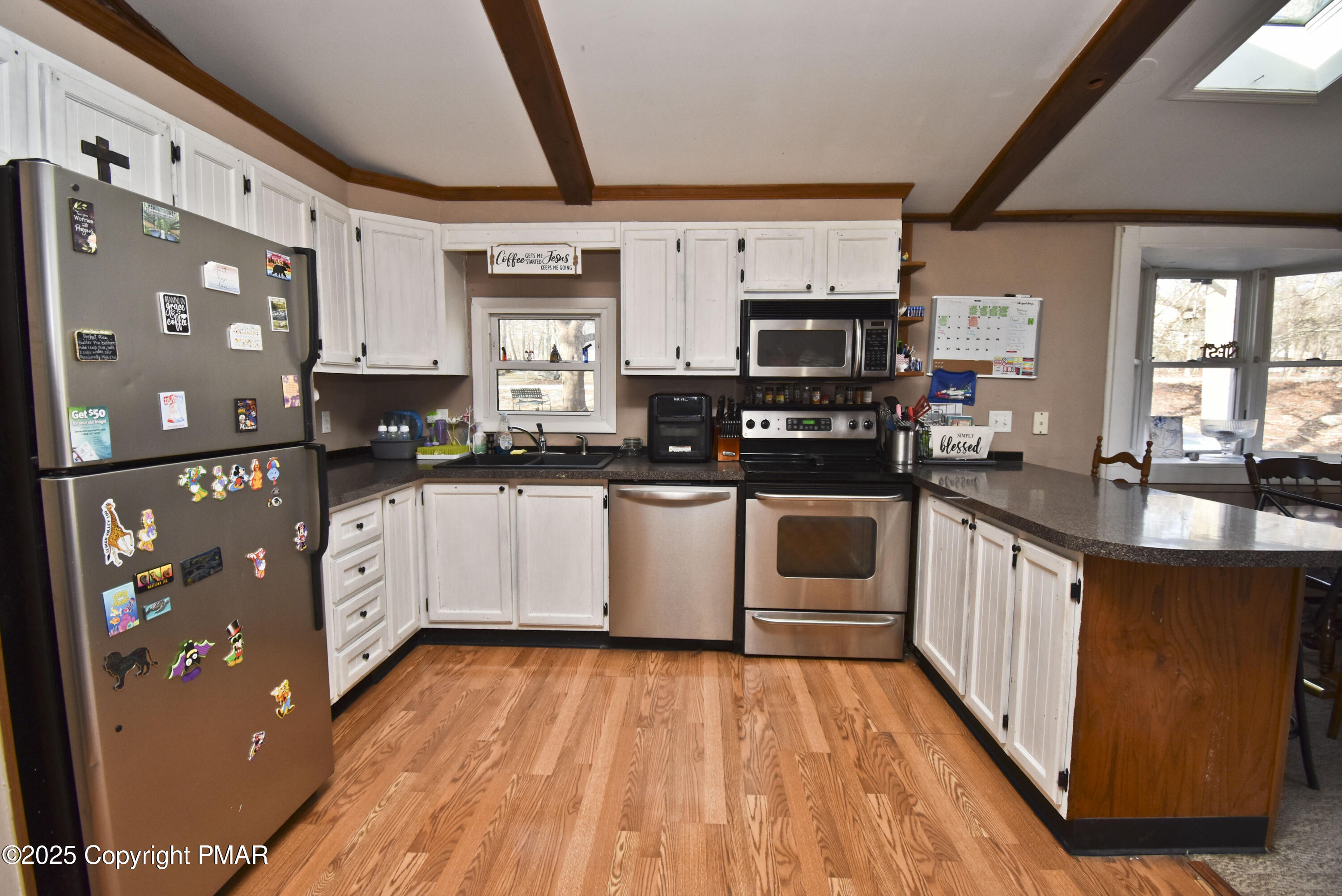 154 Hummingbird Trail Bushkill, PA 18324 - Photo 10 of 33 4 Kitchen (1)