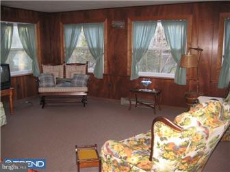 39 Valley Road Monroeville, NJ 08343 - Photo 2 of 12 Living Room