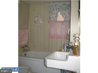 39 Valley Road Monroeville, NJ 08343 - Photo 8 of 12 Bathroom