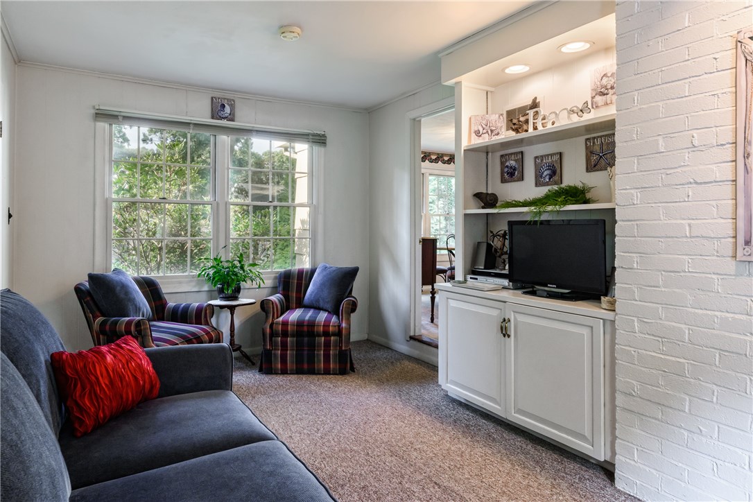 185 Shenandoah Road Warwick, RI 02886 - Photo 5 of 29