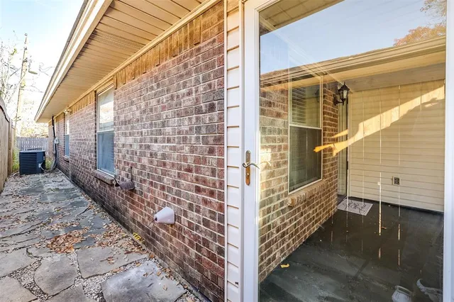 a view of a pathway of a house