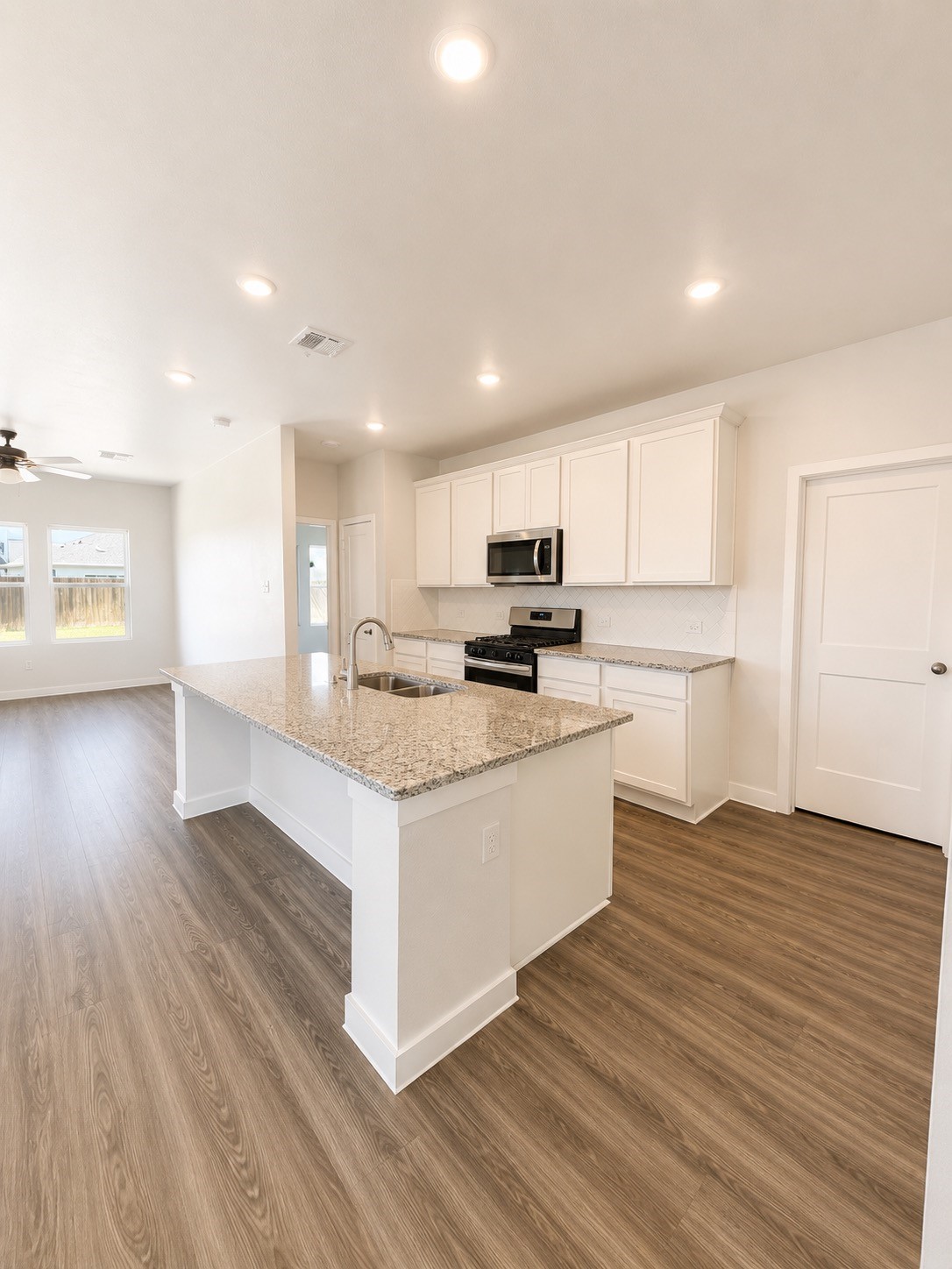 14125 Lost Ml Road Conroe, TX 77303 - Photo 2 of 7 Kitchen