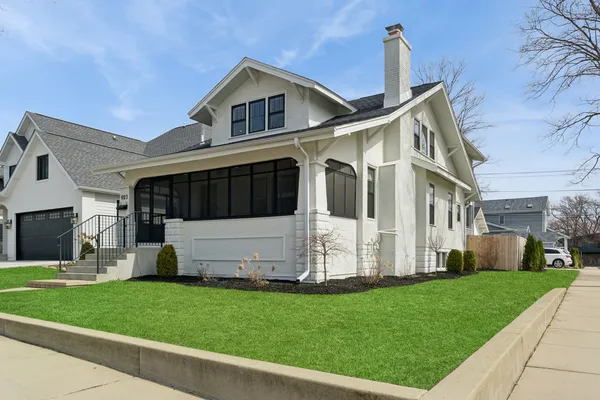 $1,250,000 | 903 North Vail Avenue, Arlington Heights, IL 60004