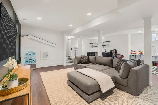 $1,250,000 | 903 North Vail Avenue, Arlington Heights, IL 60004